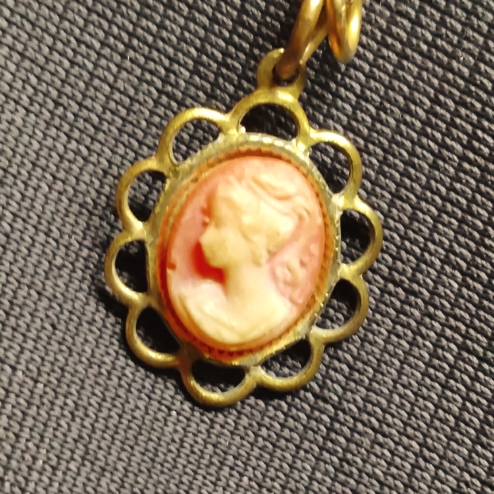 Vintage Small cameo necklace charm